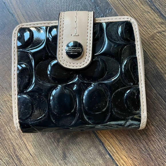 Coach Handbags - 🖤Coach Patent Leather Black and Tan Wallet🖤